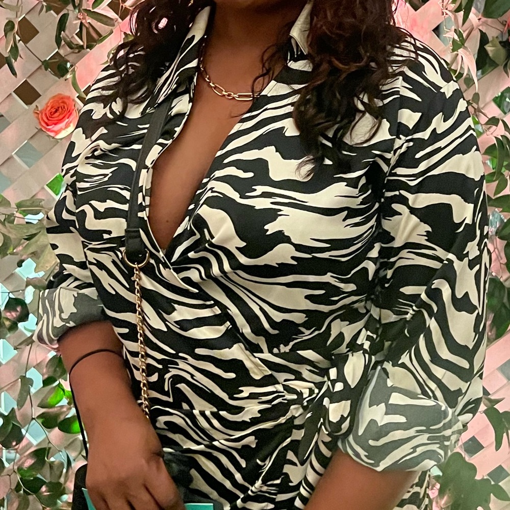 Black and off white printed dress
